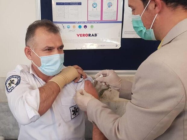 نیروهای عملیاتی اورژانس تهران واکسن کرونا تزریق کردند