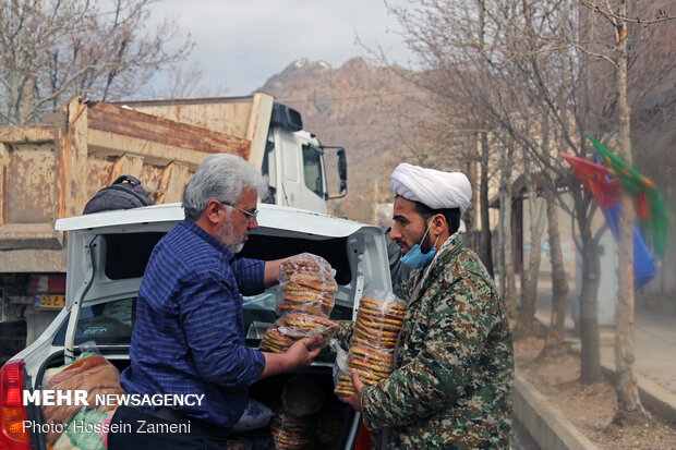 حضور جهادی طلاب و روحانیون در مناطق زلزله زده سی سخت