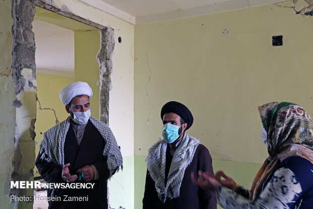 حضور جهادی طلاب و روحانیون در مناطق زلزله زده سی سخت