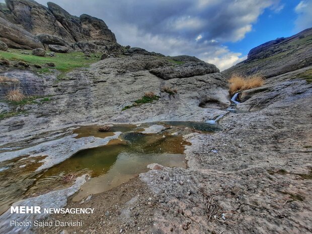 آبشار طلایی