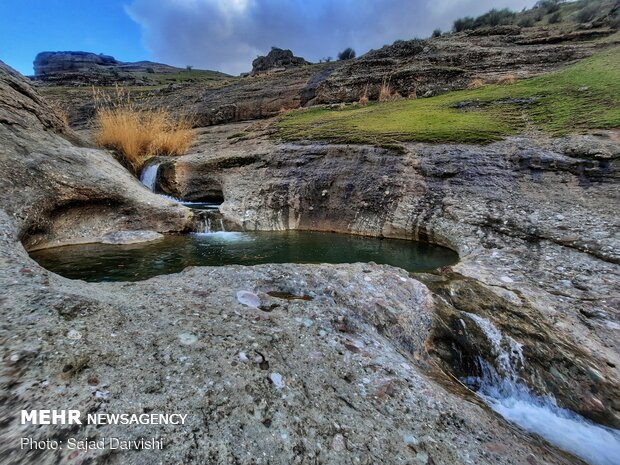 آبشار طلایی