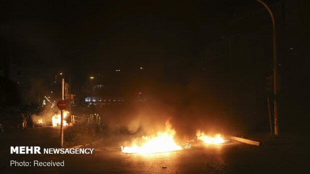 Atina'da polis şiddetini protesto eden göstericiler polis ile çatıştı