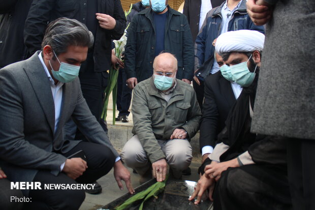 حضور رئیس مجلس شورای اسلامی در گلزار شهدای سنندج