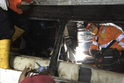 سقوط یک دستگاه اتوبوس به داخل دره در اندونزی/ ۲۷ تن کشته شدند