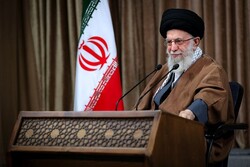 قائد الثورة الاسلامية: فلتغادر امریکا بشکل سریع العراق وسوریا