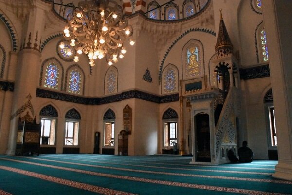 Salgın nedeniyle kapalı olan Tokyo Camii yeniden ibadete açıldı

