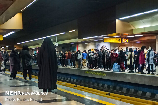 فوت یک مسافر در ایستگاه مترو امام خمینی بر اثر ورود به حریم ریلی