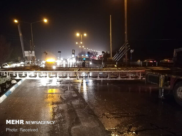 خسارات وزش باد شدید در شیراز