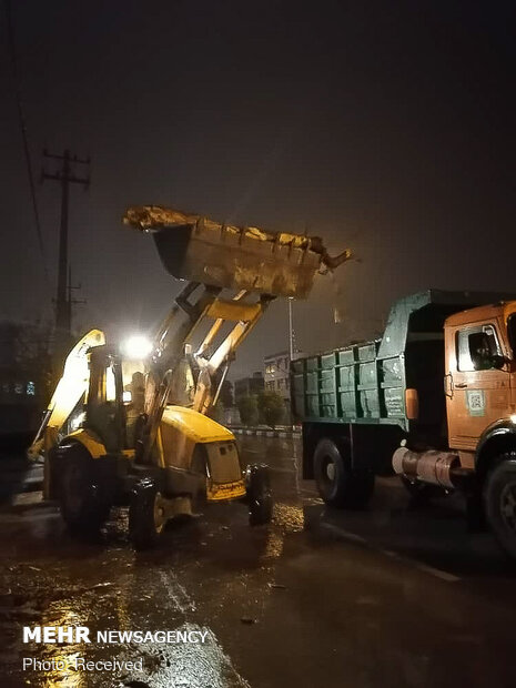 خسارات وزش باد شدید در شیراز