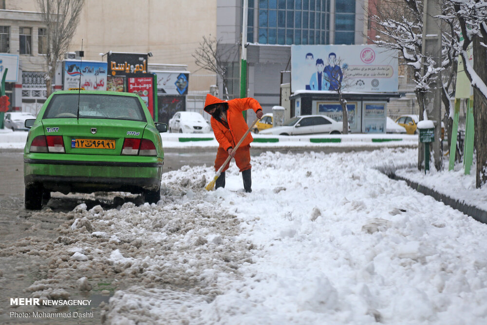 ایرانگردی برف در غرب کشور/ راه ۱۶۷۰ روستا مسدود شد