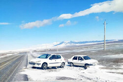 امداد رسانی هلال احمر استان تهران به ۲۶۱ خودرو گرفتار در برف