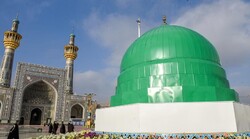 صحن الرسول الاعظم اخضرّ بقبة الحرم النبوي الشریف