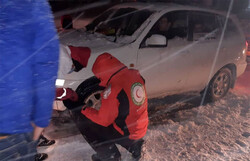 امداد رسانی به ۷۴ خودروی گرفتار در برف در چهارمحال و بختیاری