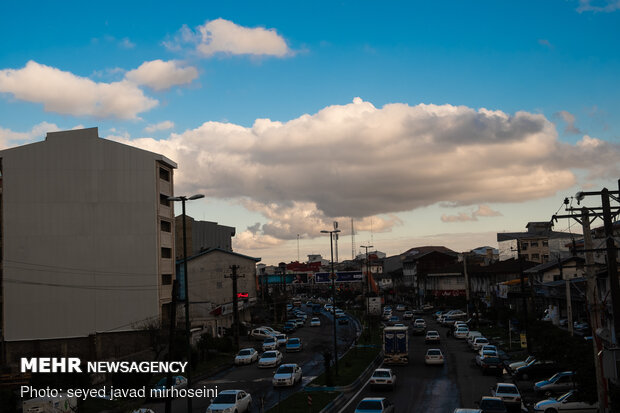 آسمان آبی رشت بعد از برف