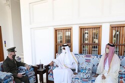 فرمانده تروریست‌های «سنتکام» با امیر قطر دیدار کرد