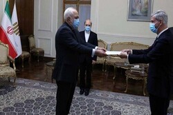 New Brazilian envoy submits a copy of credential to FM Zarif
