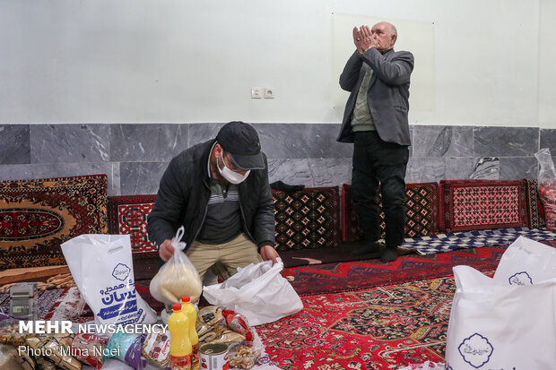 توزیع۱۰۰بسته غذایی بین نیازمندان منطقه حیدرآباد