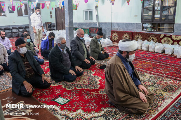توزیع۱۰۰بسته غذایی بین نیازمندان منطقه حیدرآباد