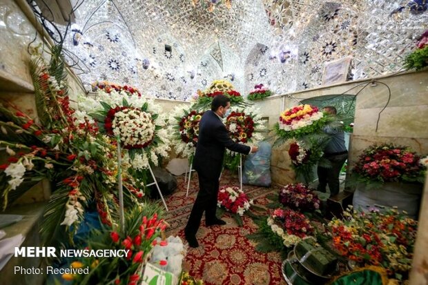 Imam Ali’s holy shrine ornamented with flowers
