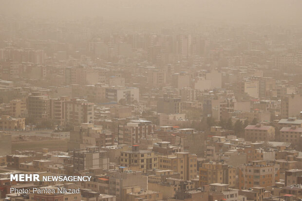 میزان گرد و غبار در کرمان از بعدازظهر به تدریج کم می‌شود