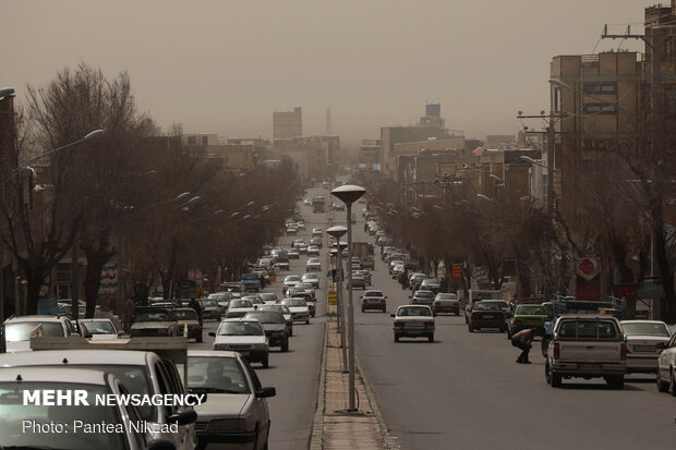 Roof of Iran trapped in dust