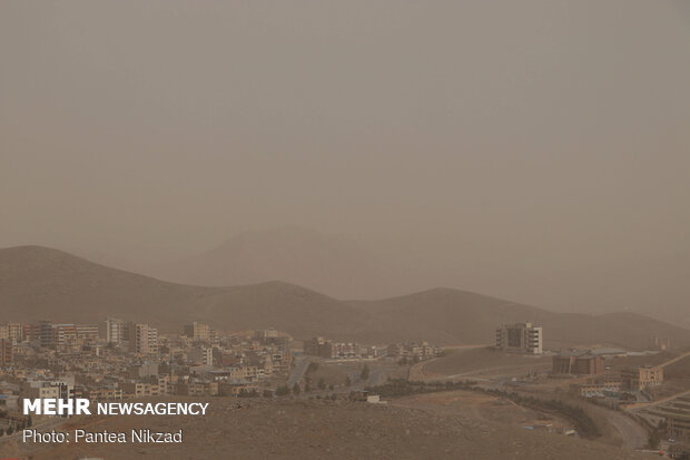 Roof of Iran trapped in dust