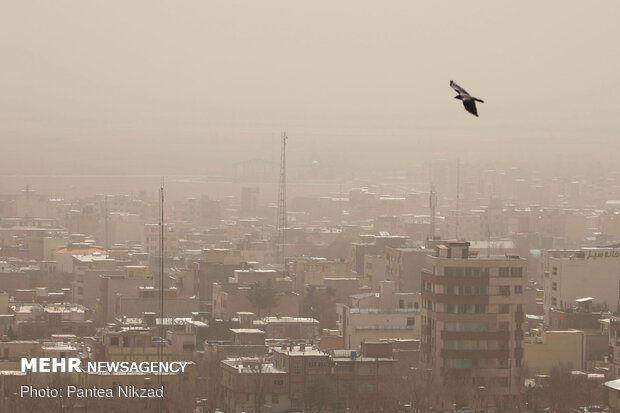 Roof of Iran trapped in dust