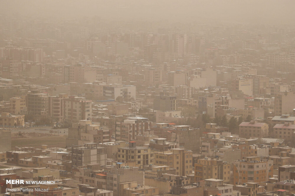 میزان گرد و غبار در کرمان از بعدازظهر به تدریج کم می‌شود