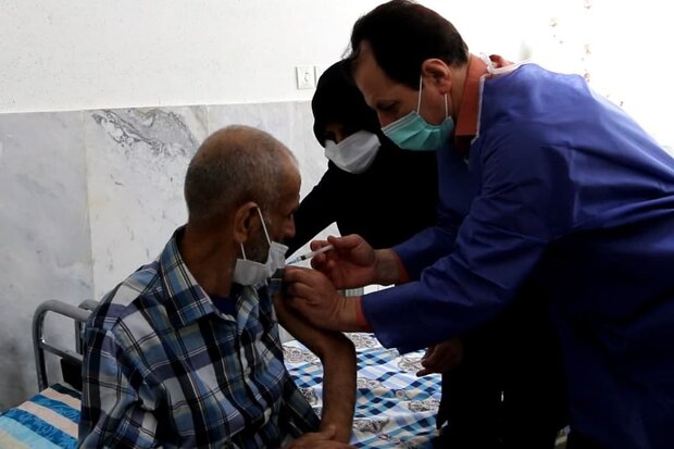 ۱۱۳ سالمند مرکز ثامن‌الائمه شاهرود واکسن کرونا دریافت کردند