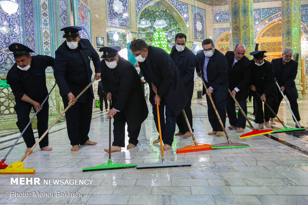 غبار روبی مسجد مقدس جمکران در آستانه نیمه شعبان
