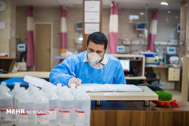 تحویل سال نو در کنار کادر درمان بیمارستان بوعلی سینای قزوین