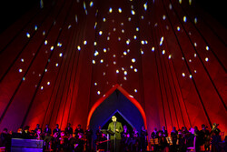 Alireza Ghorbani stages free online concert at Azadi Tower