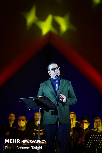 Alireza Ghorbani stages free online concert at Azadi Tower
