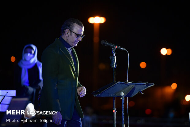 Alireza Ghorbani stages free online concert at Azadi Tower
