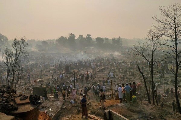 حریق گسترده در اردوگاه مسلمانان روهینگیا با ۱۵ کشته، ۵۶۰ زخمی و ۴۰۰ مفقود