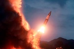 كوريا الشمالية تختبر صاروخا حربيا متعدد الرؤوس