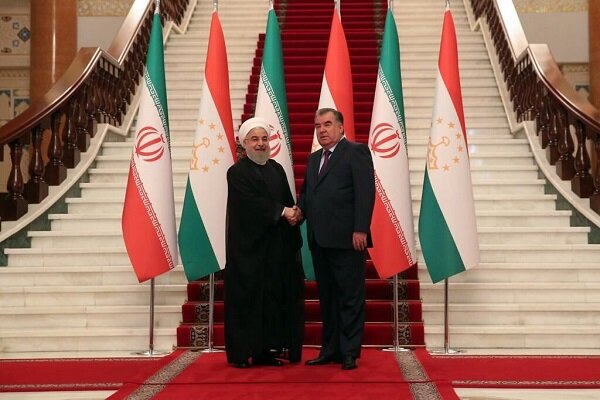 Tajik president felicitates Rouhani on Nowruz