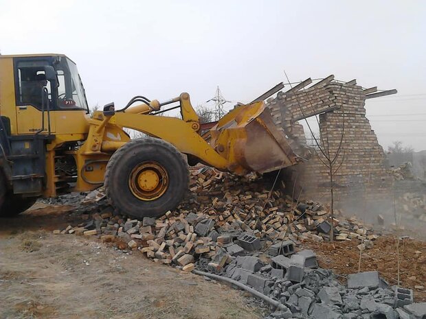 قلع و قمع ساخت و سازهای انجام گرفته در اراضی ملی اراک