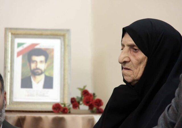 مادر خبرنگار شهید «محمود صارمی» درگذشت