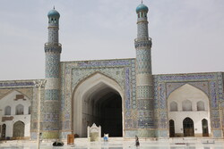 مرمت کاشی کاری مسجد جامع هرات به دست هنرمندان افغانستانی