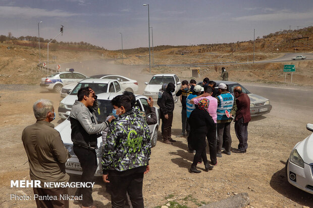  جلوگیری  از ورود مسافران و توصیه به  برگشت توسط پلیس راهور