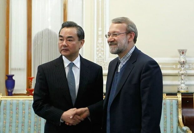 وزیر خارجه چین با «علی لاریجانی» دیدار کرد
