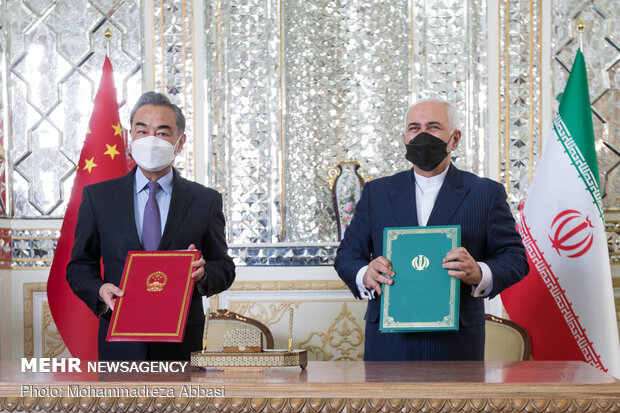 ایران اورچین نے 25 سالہ دستاویز پر دستخط کردیئے/ مختلف شعبوں میں تعلقات میں توسیع پر تاکید