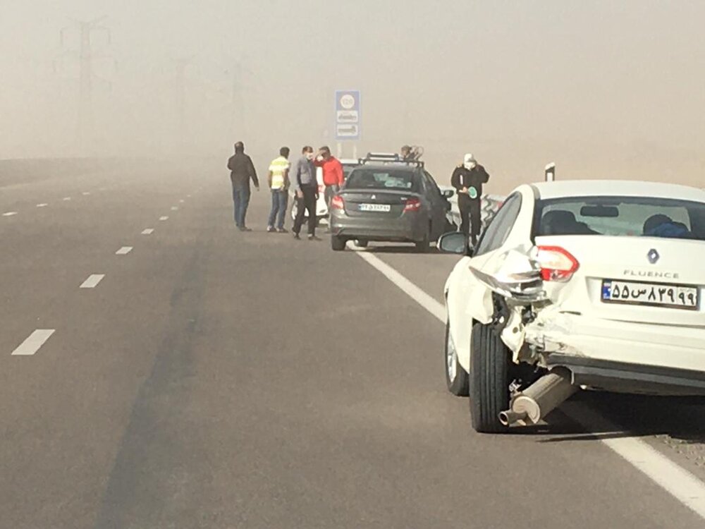 آسیب به ۴۵ خودرو و مصدومیت ۱۸ نفر در توفان امروز اصفهان