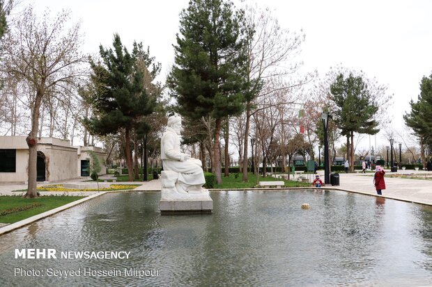 Tomb of Ferdowsi during Nowruz holidays