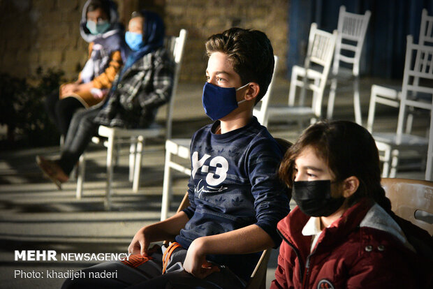 منتظران کوچک در جشن نیمه شعبان - اصفهان