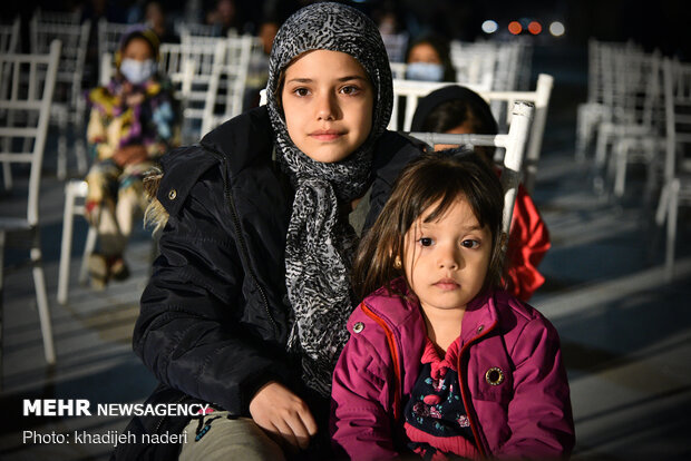 منتظران کوچک در جشن نیمه شعبان - اصفهان