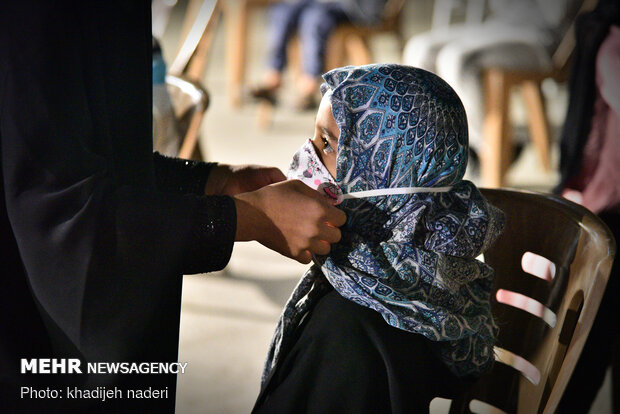 منتظران کوچک در جشن نیمه شعبان - اصفهان