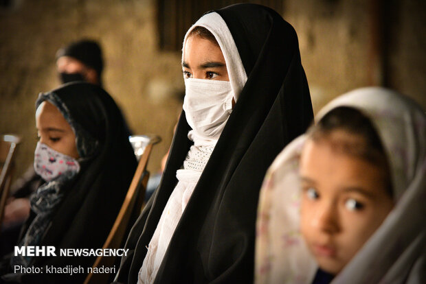 منتظران کوچک در جشن نیمه شعبان - اصفهان