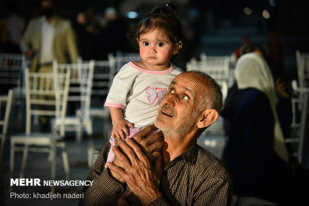 منتظران کوچک در جشن نیمه شعبان - اصفهان
